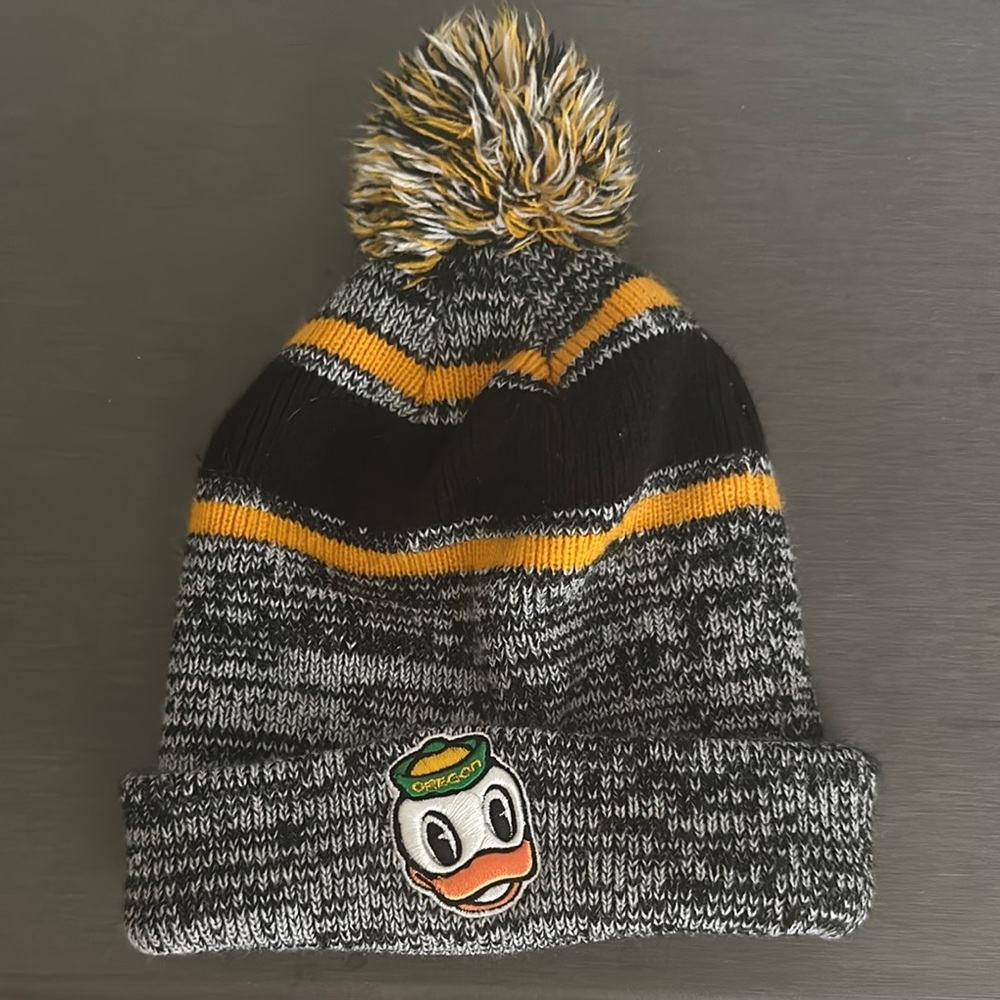 Zephyr Oregon Ducks Gray and Yellow Knit Pom Hat